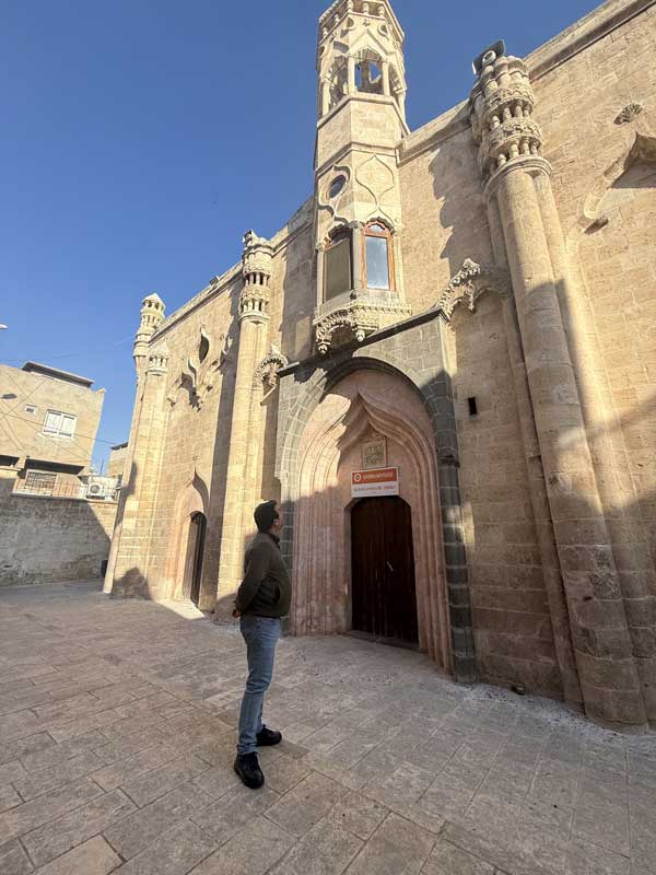Fırfırlı Camii (Eski adıyla 12 Havari Kilisesi)